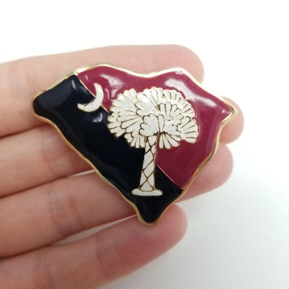Vintage South Carolina Flag Brooch State Shape, Red Black White, Enamel Pin - Picture 5 of 7